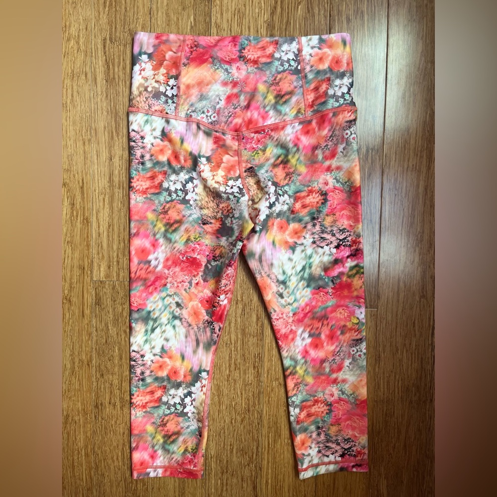 Athleta Elation Capri Pant size medium - Picture 4 of 4